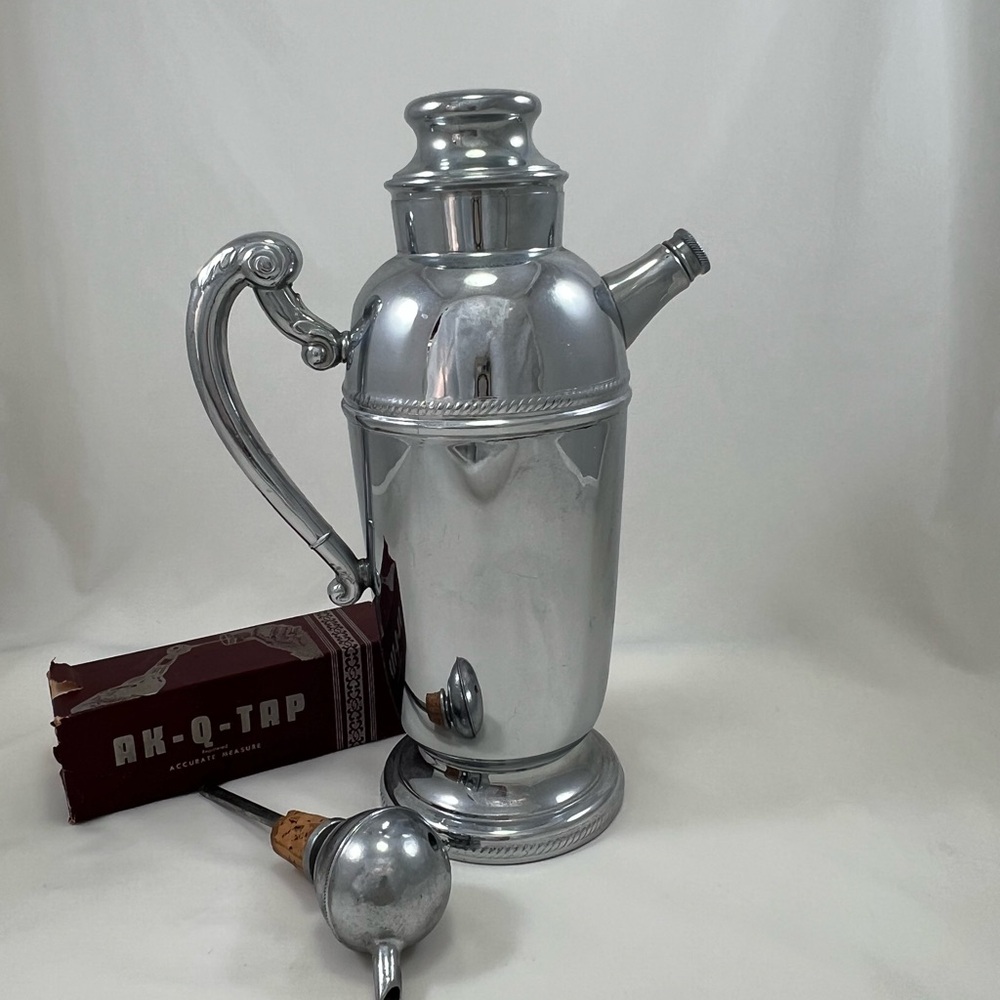 Art Deco Cocktail shaker & bottle pourer
